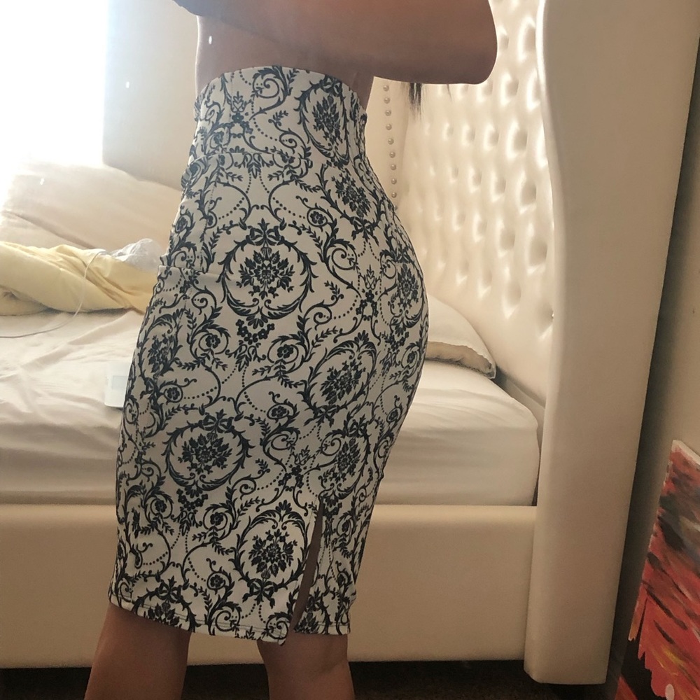 black and white floral pencil skirt